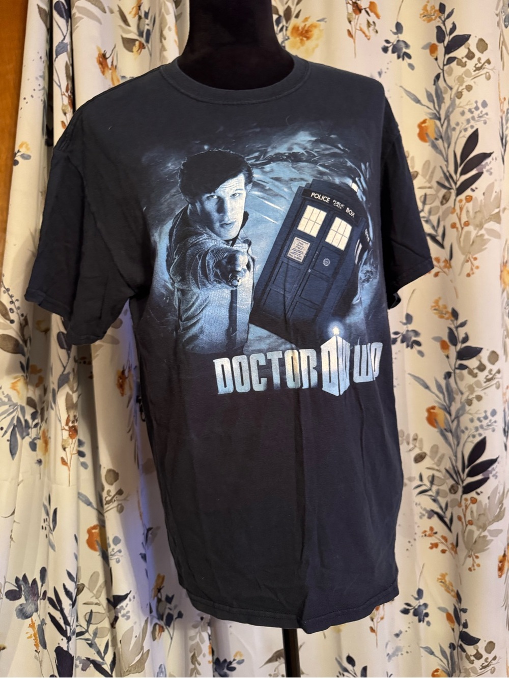 Doctor Who Graphic Tee - Navy Blue Sci-Fi Men's Shirt Size Medium B4